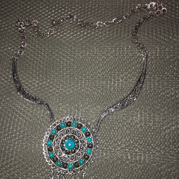 turquoise and metal dream catcher necklace - Picture 4 of 4